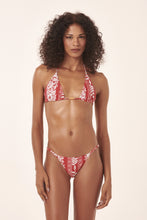 Cargar imagen en el visor de la galería, Model Front: Blueman Sostén Top Barrado-Paraiso Triangulo