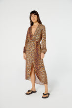 Cargar imagen en el visor de la galería, Model Front: Blueman Vestido De Playa Vestido Midi Manga Vivian Pintada