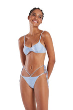 Cargar imagen en el visor de la galería, Model Front: Blueman Bragas Bottom Pepe Liso Azul