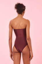 Cargar imagen en el visor de la galería, Model Back: Blueman Una Pieza Paola Fasano Vinho