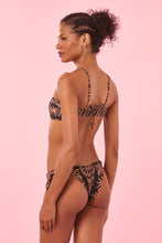 Cargar imagen en el visor de la galería, Model Back: Blueman Bragas Bottom Aina Angel