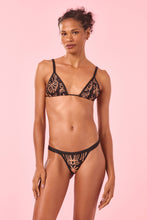 Cargar imagen en el visor de la galería, Model Front: Blueman Bragas Bottom Aina Dance-Fio