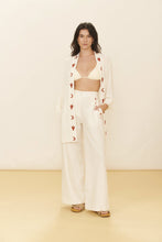 Cargar imagen en el visor de la galería, Model Front: Blueman Caftán / Cubrir Kimono Jade Offwhite