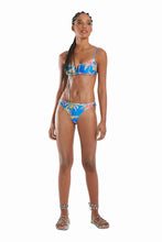 Cargar imagen en el visor de la galería, Model Front: Blueman Bragas Bottom Bikini Joy Recanto