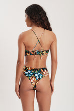 Cargar imagen en el visor de la galería, Model Back: Blueman Bragas Bottom Coquetel Cannes