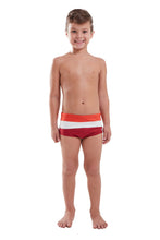 Cargar imagen en el visor de la galería, Model Front: Blueman Traje De Baño Chico Sunga Army Crepusculo Fresh Vermelho Inf