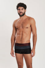 Cargar imagen en el visor de la galería, Model Front: Blueman Sunga / Boxer Sunga Army Crepusculo Vinho