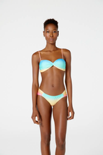 Cargar imagen en el visor de la galería, Model Front: Blueman Bragas Bottom Strike New Pacifico Degrade Mentos