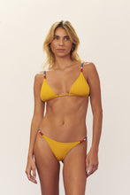 Cargar imagen en el visor de la galería, Model Front: Blueman Sostén Top Seiva-Doce-Amarela Candy-Textura