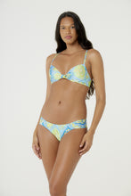 Cargar imagen en el visor de la galería, Model Front: Blueman Sostén Top Bardot Pacifico Polen