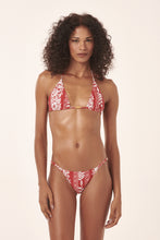 Cargar imagen en el visor de la galería, Model Front: Blueman Bragas Bottom Barrado-Paraiso Rj