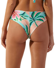 Cargar imagen en el visor de la galería, Model Back: Blueman Bragas Bottom Pacifico Levemente