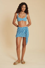 Cargar imagen en el visor de la galería, Model Front: Blueman Falda De Playa Xadrez Mini Skirt Fivela