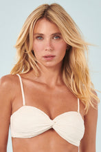 Cargar imagen en el visor de la galería, Gallery: Blueman Sostén Top Off-White-Lurex Latino