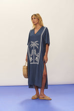 Cargar imagen en el visor de la galería, Model Front: Blueman Caftán / Cubrir Kaftan Dress Seiva-Doce-Azul