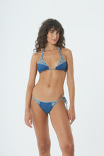 Cargar imagen en el visor de la galería, Model Front: Blueman Conjunto Bikini Jeans Show