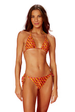 Cargar imagen en el visor de la galería, Model Front: Blueman Bragas Bottom Ai-Meu-Coracao Nicole