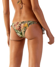 Cargar imagen en el visor de la galería, Model Back: Blueman Bragas Bottom Angel Iceberg Gaya