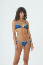 Cargar imagen en el visor de la galería, Model Front: Blueman Bragas Bottom Bikini Jeans Show