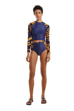 Cargar imagen en el visor de la galería, Model Front: Blueman Bragas Bottom Board Bold Leafs