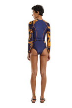 Cargar imagen en el visor de la galería, Model Back: Blueman Bragas Bottom Board Bold Leafs