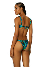 Cargar imagen en el visor de la galería, Model Back: Blueman Bragas Bottom Fauna Guaruja-Coracao