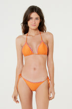 Cargar imagen en el visor de la galería, Model Front: Blueman Bragas Bottom Foam Dotted Tahity Laranja