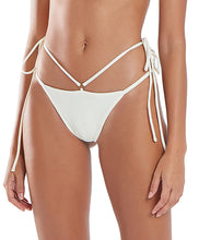 Cargar imagen en el visor de la galería, Gallery: Blueman Bragas Bottom Pepe Liso Off White