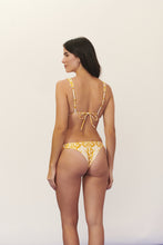 Cargar imagen en el visor de la galería, Model Back: Blueman Bragas Bottom Seiva-Doce-Amarela Ubatuba