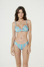 Cargar imagen en el visor de la galería, Model Front: Blueman Conjunto Brigitte Pacifico Comfort Sistere