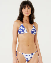 Cargar imagen en el visor de la galería, Gallery: Blueman Conjunto Foam Triangle Tahity Tie Cerise