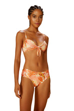 Cargar imagen en el visor de la galería, Model Front: Blueman Conjunto Set Florest-Salmao Bardot Max-Prado