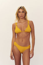 Cargar imagen en el visor de la galería, Model Front: Blueman Conjunto Set Seiva-Doce-Amarela Rainbow New-Pacifico