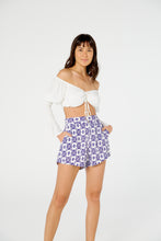 Cargar imagen en el visor de la galería, Model Front: Blueman Pantalones Cortos De Playa Short Curto Alfaiataria Tribal