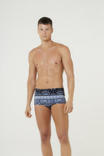 Cargar imagen en el visor de la galería, Model Front: Blueman Sunga / Boxer Sunga Army Saudacao Ao Sol Pb
