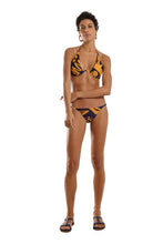 Cargar imagen en el visor de la galería, Model Front: Blueman Sostén Top Fox Bold Leafs