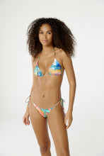 Cargar imagen en el visor de la galería, Model Front: Blueman Sostén Top Tahiti Selvagem