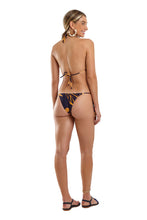 Cargar imagen en el visor de la galería, Model Back: Blueman Sostén Top Tahity Bold Leafs