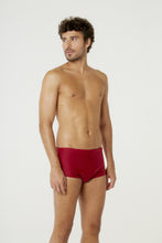 Cargar imagen en el visor de la galería, Model Front: Blueman Sunga / Boxer Sunga Army Lisa Vermelho V24
