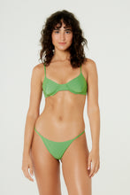 Cargar imagen en el visor de la galería, Model Front: Blueman Bragas Bottom Pepe New Fox Verde
