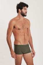 Cargar imagen en el visor de la galería, Model Front: Blueman Sunga / Boxer Sunga Army Fit Lisa Verde
