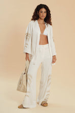 Cargar imagen en el visor de la galería, Model Front: Blueman Caftán / Cubrir Offwhite Kimono Tropical
