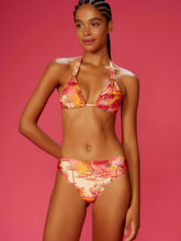 Cargar imagen en el visor de la galería, Model Front: Blueman Bragas Bottom Delirium-Tropical Sunquine
