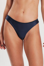 Cargar imagen en el visor de la galería, Gallery: Blueman Bragas Bottom Navy-Blue Arriba
