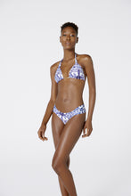 Cargar imagen en el visor de la galería, Model Front: Blueman Sostén Top Caribe Acaizeiro
