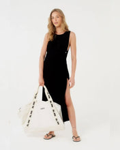 Cargar imagen en el visor de la galería, Model Front: Blueman Vestido De Playa Vestido Saida Cropped Liso Preto Mistica
