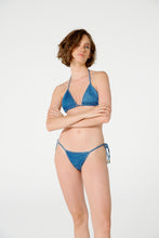 Cargar imagen en el visor de la galería, Model Front: Blueman Bragas Bottom Vies Jeans
