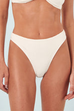 Cargar imagen en el visor de la galería, Gallery: Blueman Bragas Bottom Off-White-Lurex Rio
