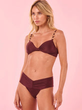 Cargar imagen en el visor de la galería, Model Front: Blueman Bragas Bottom Australia Brown

