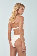 Cargar imagen en el visor de la galería, Model Back: Blueman Sostén Top Off-White-Lurex Latino
